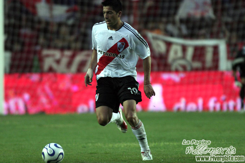 Argentinos Jrs vs River Plate (CL 2007) 31