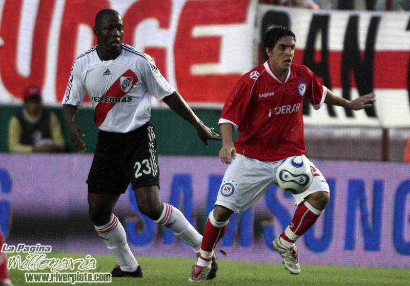 Argentinos Jrs vs River Plate (CL 2007) 32