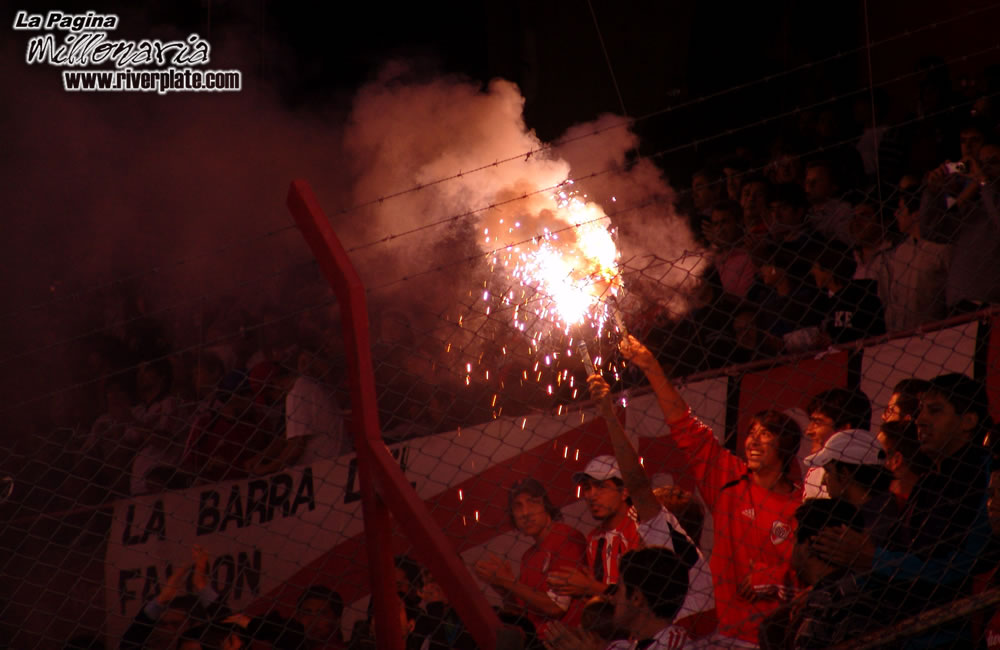 River Plate vs Caracas (LIB 2007) 1