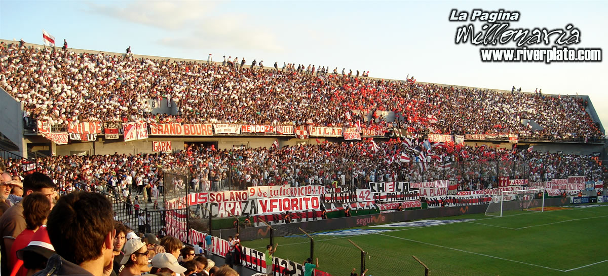 Quilmes vs River Plate (CL 2007) 2