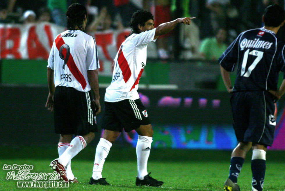 Quilmes vs River Plate (CL 2007) 8