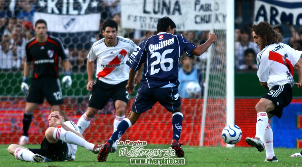 Quilmes vs River Plate (CL 2007) 10