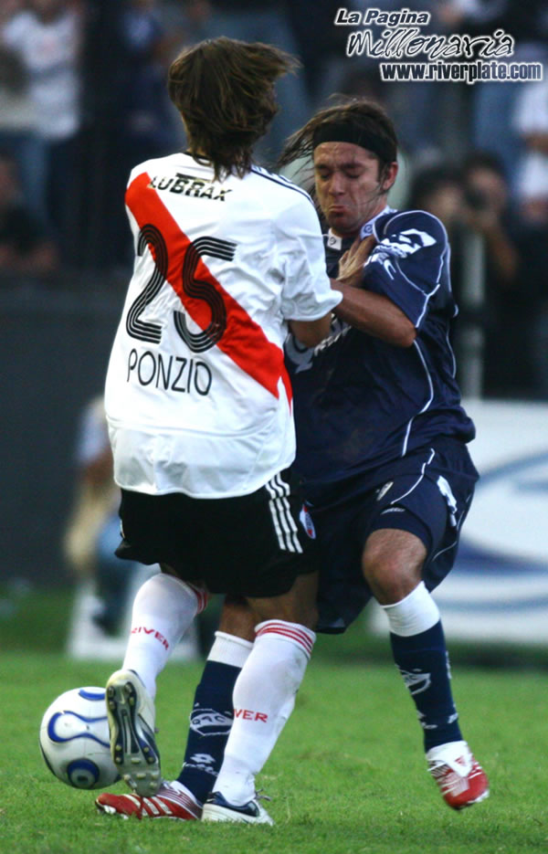 Quilmes vs River Plate (CL 2007) 18