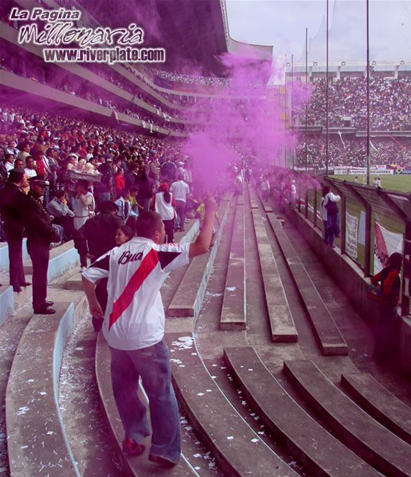 Liga Universitaria de Quito vs River Plate (LIB 2007) 8