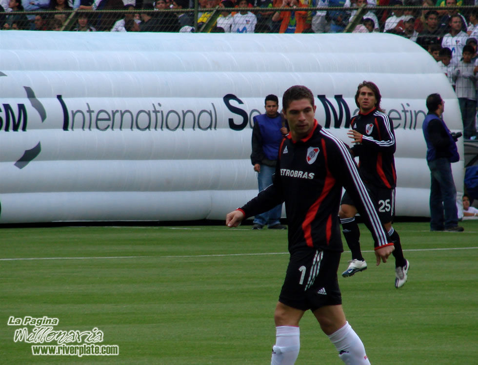 Liga Universitaria de Quito vs River Plate (LIB 2007) 9