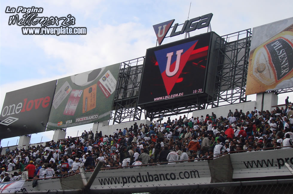 Liga Universitaria de Quito vs River Plate (LIB 2007) 12