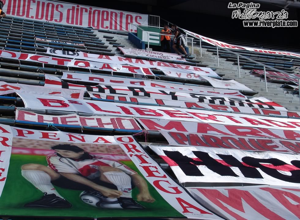 River Plate vs Gimansia de Jujuy (CL 2007) 5