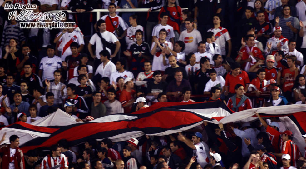 River Plate vs Liga Universitaria de Quito (LIB 2007) 3