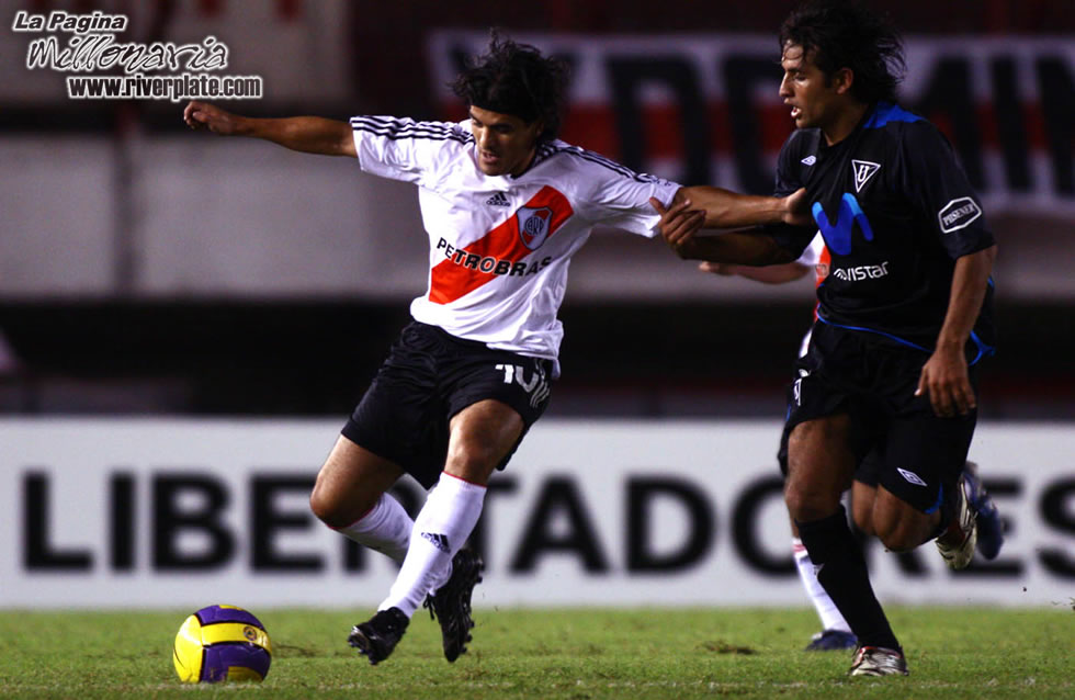 River Plate vs Liga Universitaria de Quito (LIB 2007) 13