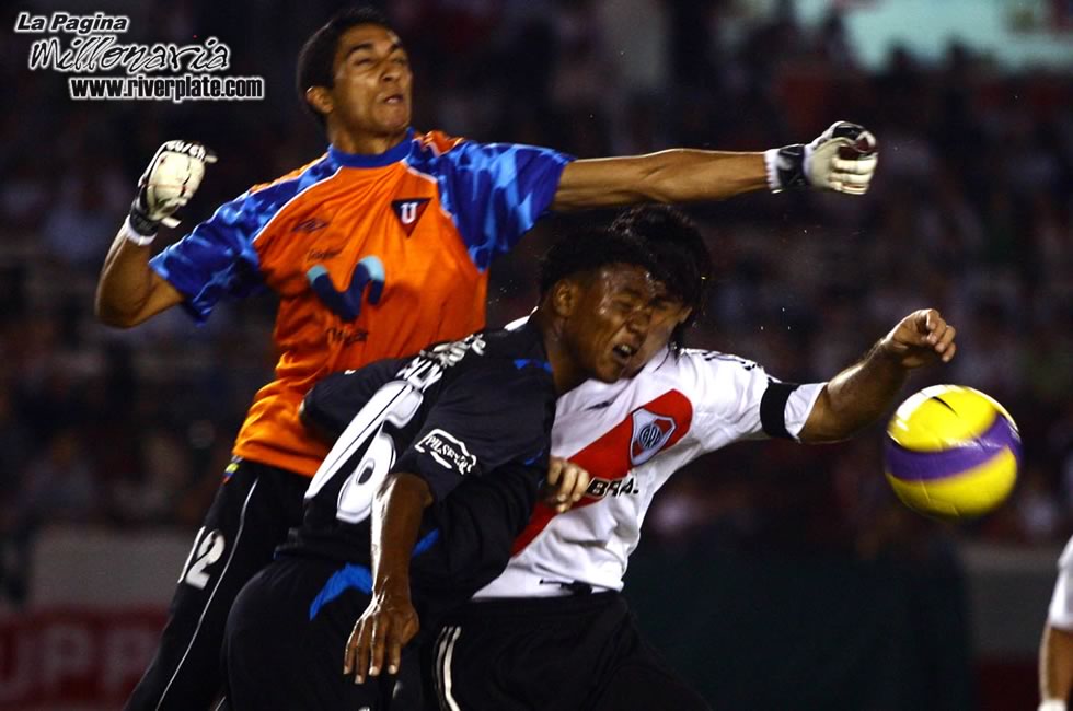 River Plate vs Liga Universitaria de Quito (LIB 2007) 5