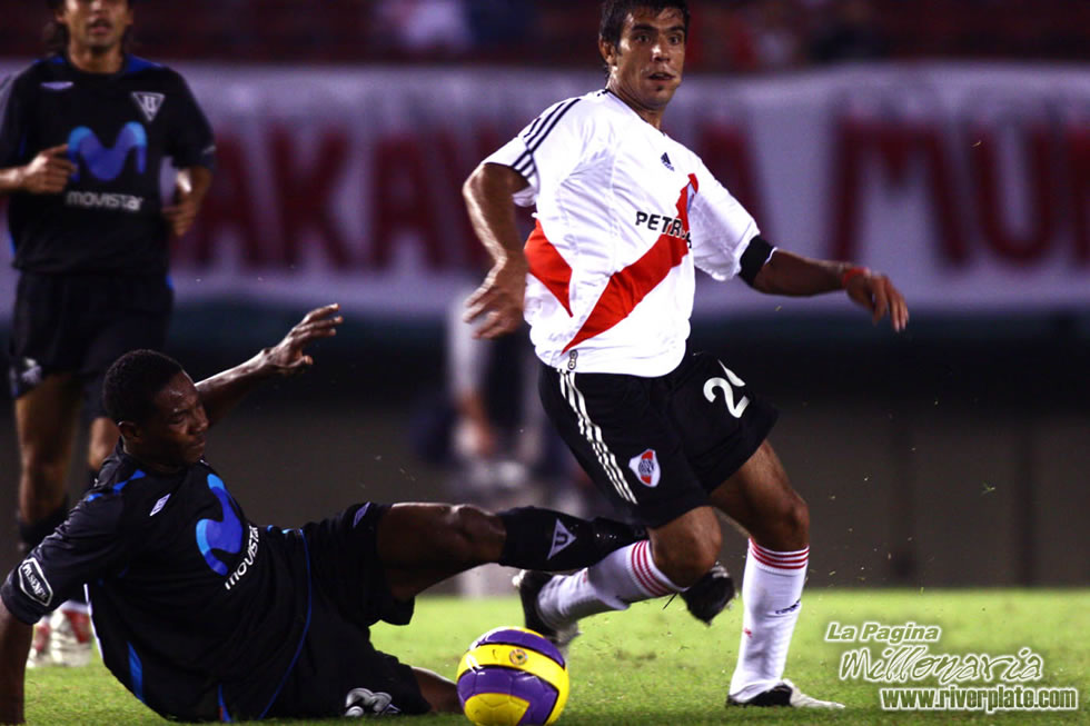 River Plate vs Liga Universitaria de Quito (LIB 2007) 6