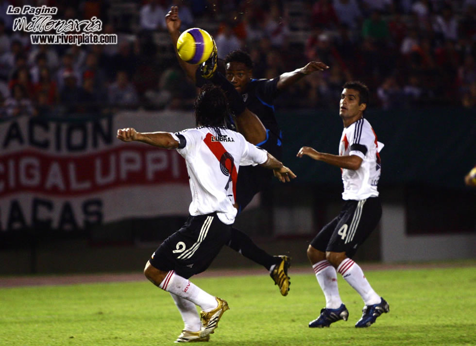 River Plate vs Liga Universitaria de Quito (LIB 2007) 16