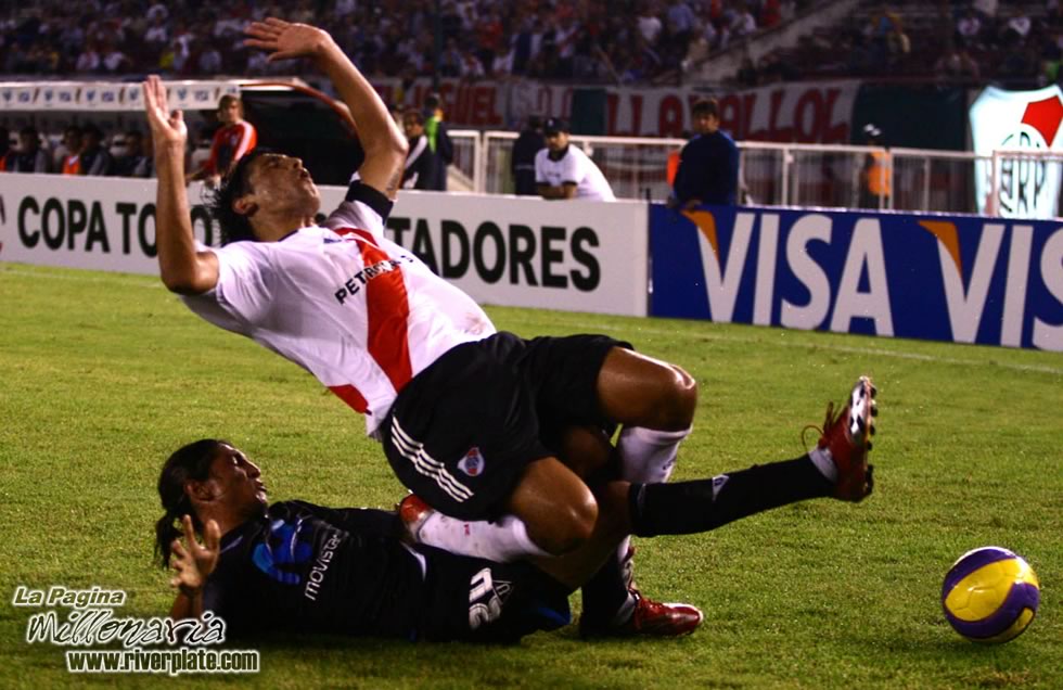 River Plate vs Liga Universitaria de Quito (LIB 2007) 17
