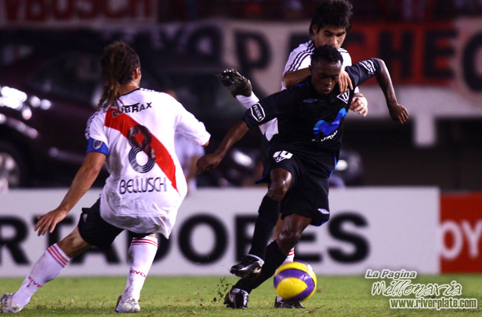 River Plate vs Liga Universitaria de Quito (LIB 2007) 19