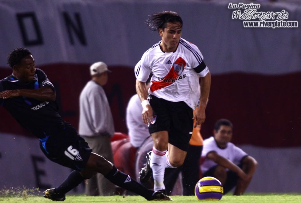 River Plate vs Liga Universitaria de Quito (LIB 2007) 8