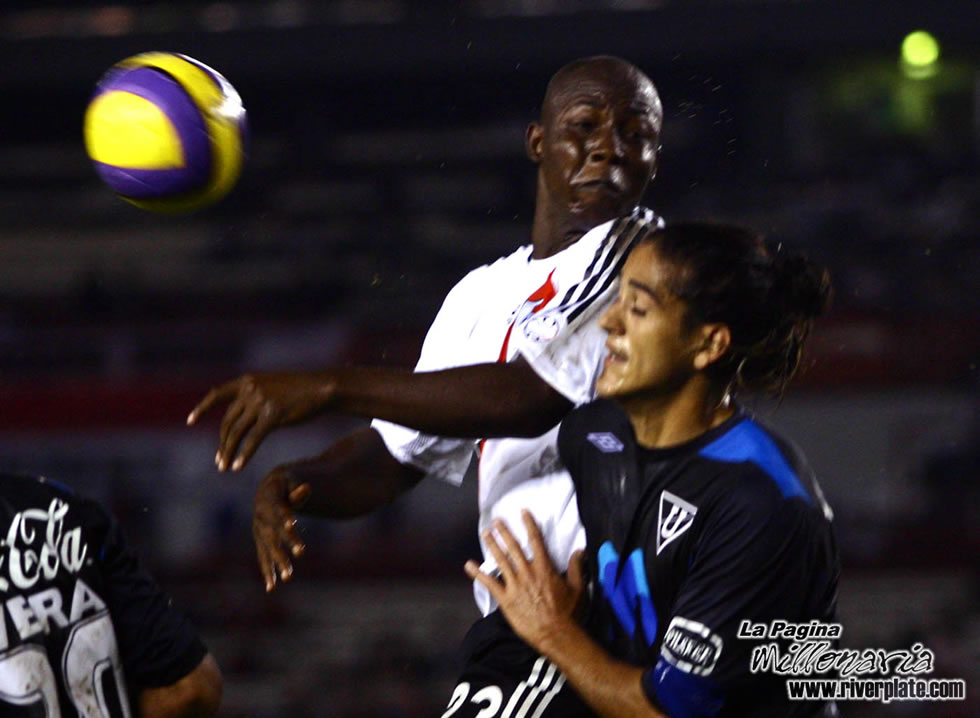 River Plate vs Liga Universitaria de Quito (LIB 2007) 20