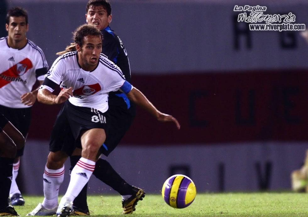 River Plate vs Liga Universitaria de Quito (LIB 2007) 9