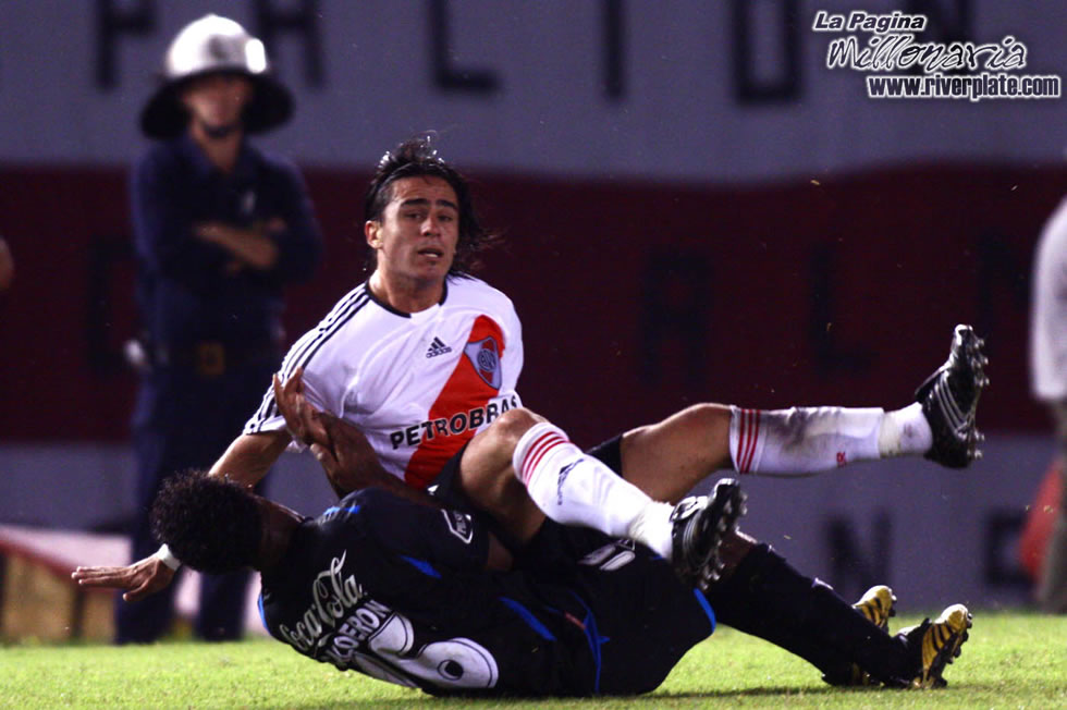 River Plate vs Liga Universitaria de Quito (LIB 2007) 28