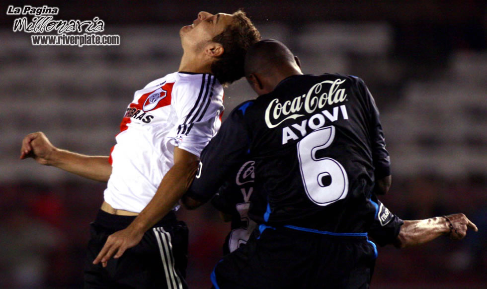 River Plate vs Liga Universitaria de Quito (LIB 2007) 25