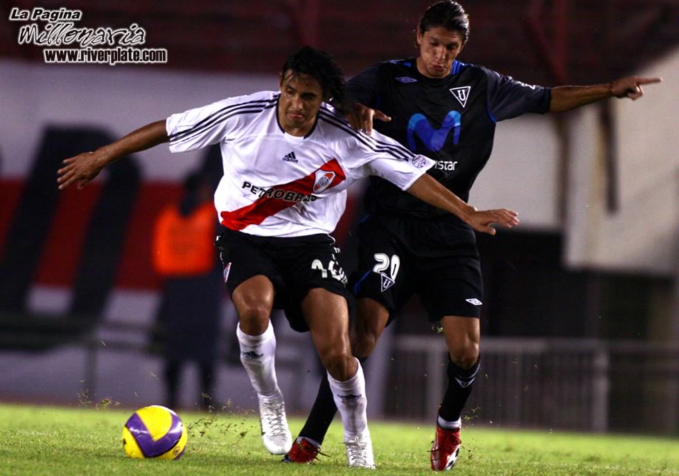 River Plate vs Liga Universitaria de Quito (LIB 2007) 26