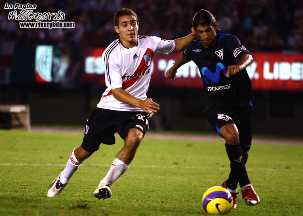 River Plate vs Liga Universitaria de Quito (LIB 2007) 23