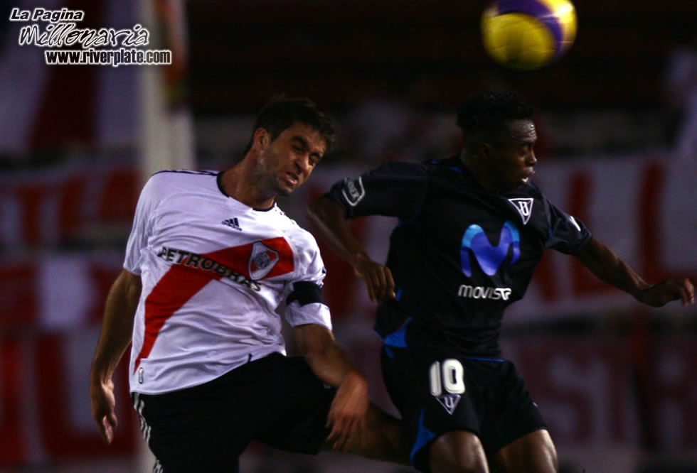 River Plate vs Liga Universitaria de Quito (LIB 2007) 10