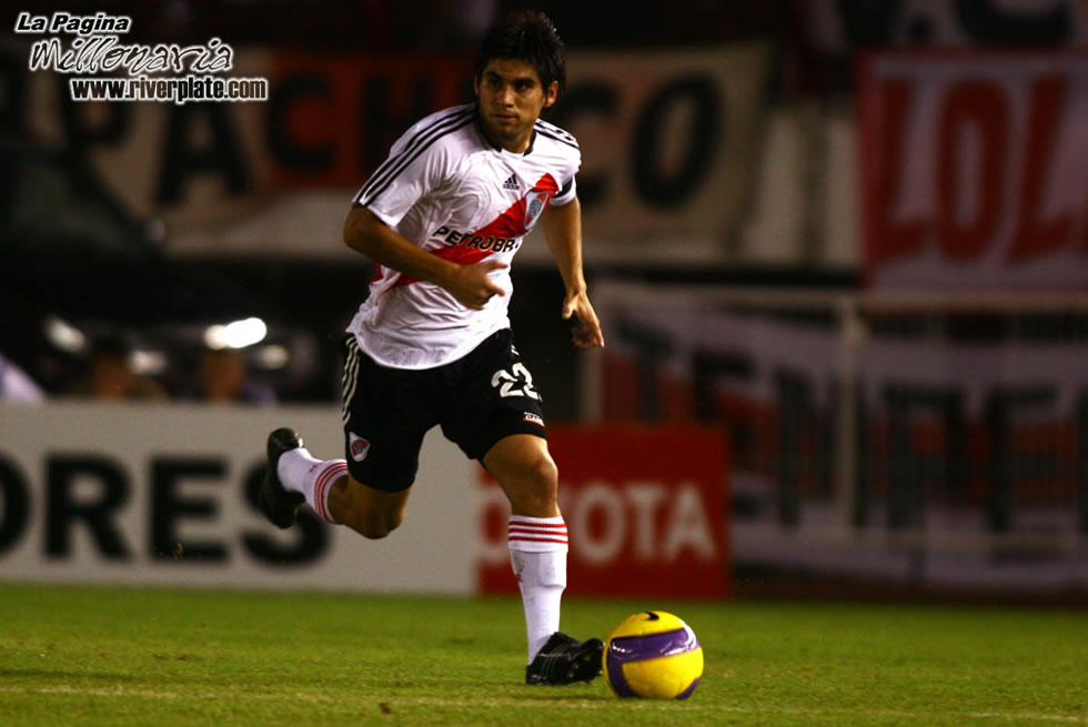River Plate vs Liga Universitaria de Quito (LIB 2007) 12