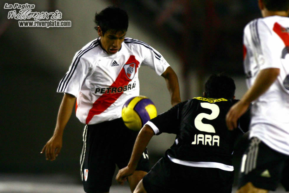 River Plate vs Colo Colo (LIB 2007) 10