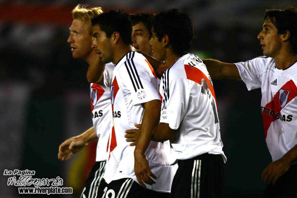 River Plate vs Colo Colo (LIB 2007) 15