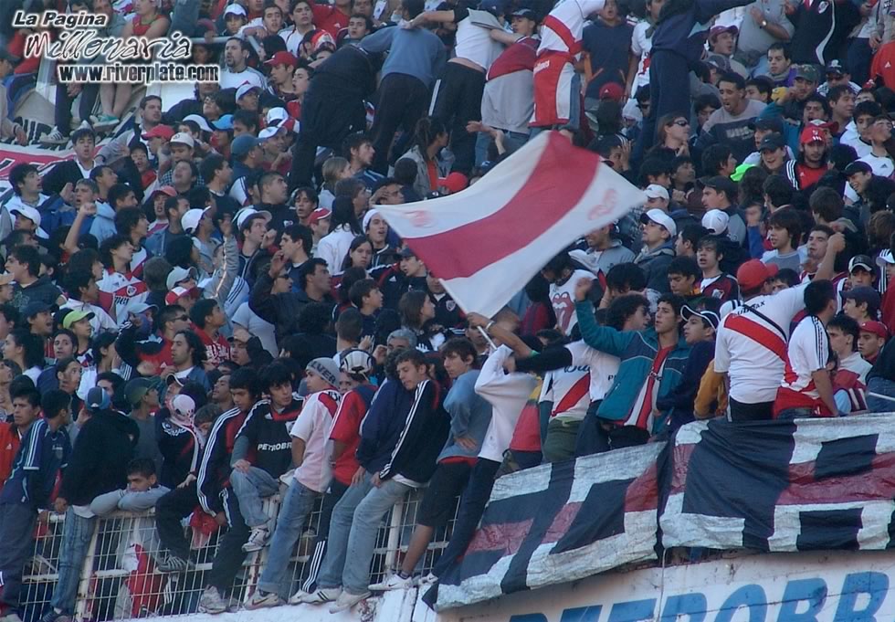 River Plate vs Estudiantes LP (CL 2007) 6