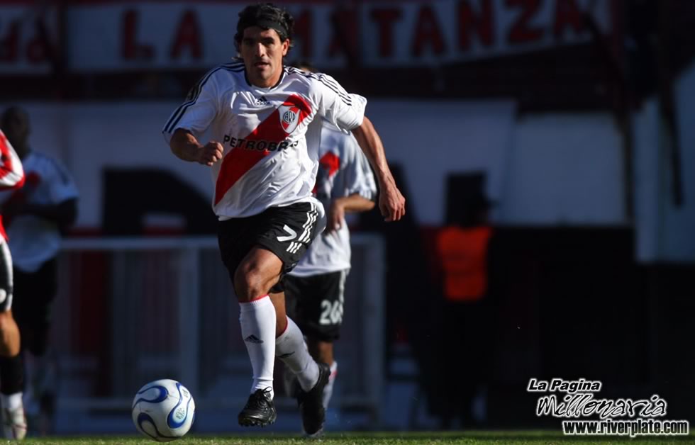 River Plate vs Estudiantes LP (CL 2007) 17