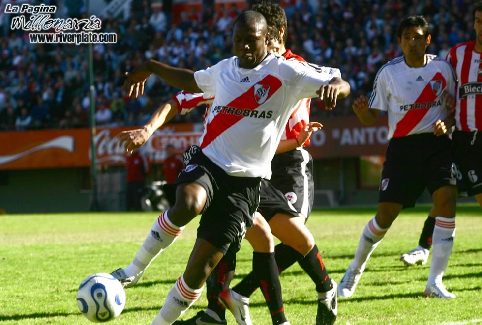 River Plate vs Estudiantes LP (CL 2007) 22