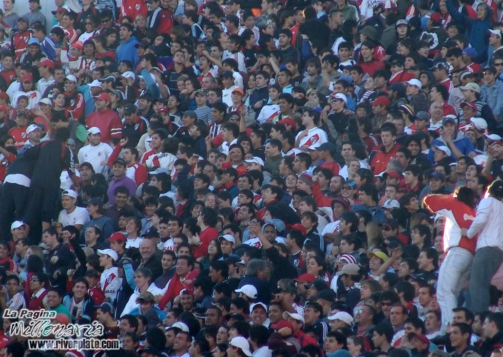 River Plate vs Estudiantes LP (CL 2007) 11
