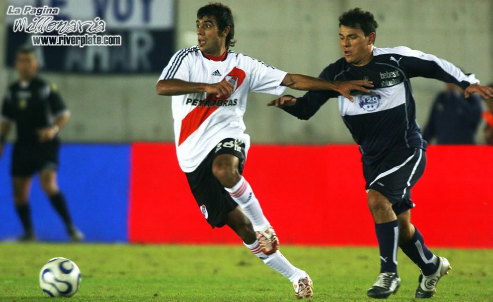 Gimnasia LP vs River Plate (CL 2007) 12
