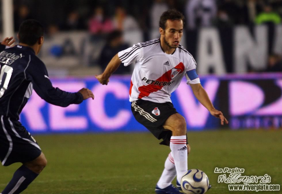 Gimnasia LP vs River Plate (CL 2007) 13