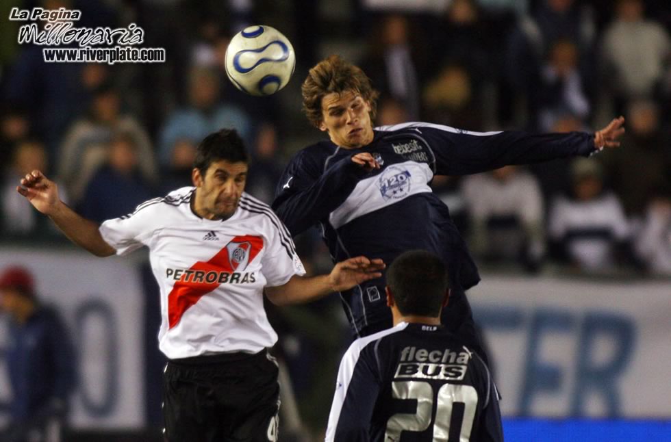 Gimnasia LP vs River Plate (CL 2007) 14