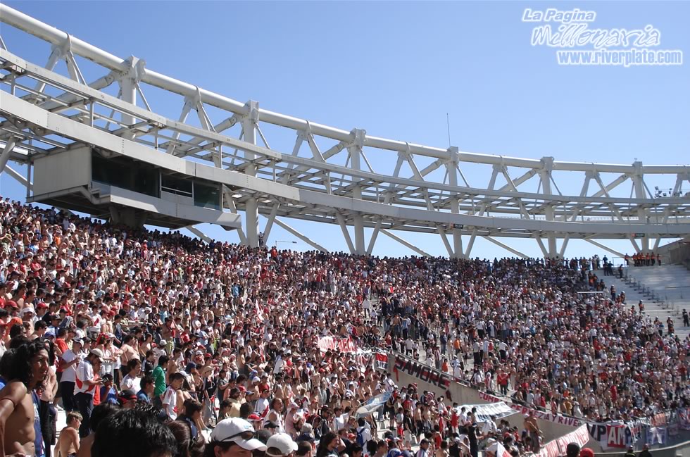 Gimnasia LP vs River Plate (AP 2007) 15