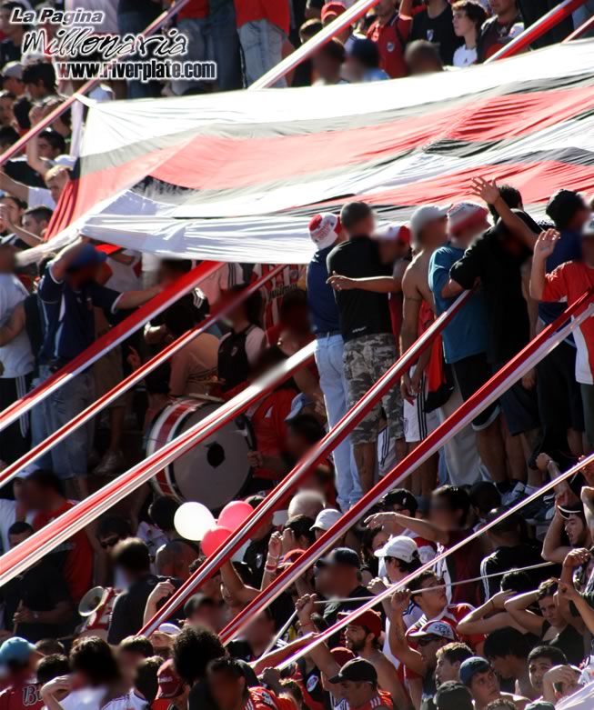 River Plate vs Racing Club (CL 2008) 36