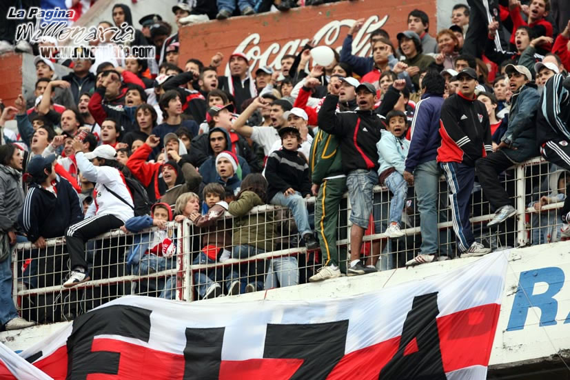 River Plate vs Huracan (CL 2008) 9